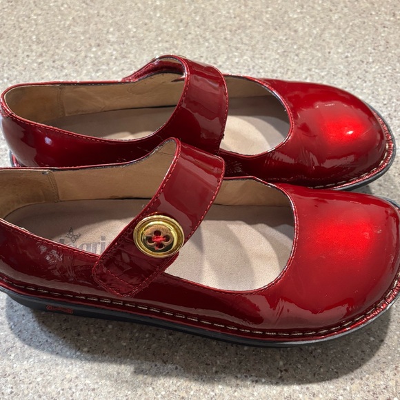 Alegria Womens Red Patent Mary Jane Shoes - Picture 2 of 8